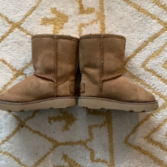 EUC UGG boots - Picture 3 of 6